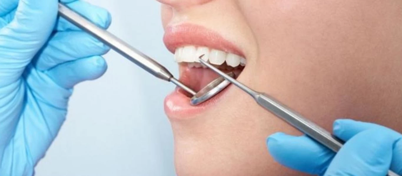 Νέα έρευνα: Δείτε γιατί όσοι νοσήσουν από κορωνοϊό και φοράνε μασέλα κινδυνεύουν από επιπρόσθετη λοίμωξη